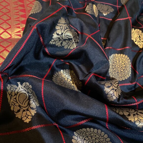 Black with red check Indian traditional soft silk saree for women - Picture 9 of 16